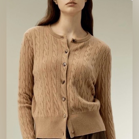 Louis Vuitton Buttons - Picture 2 of 10